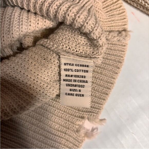 New Vintage Havana Oatmeal Women's Cold Shoulder Distressed Sweater size Small - Picture 8 of 13